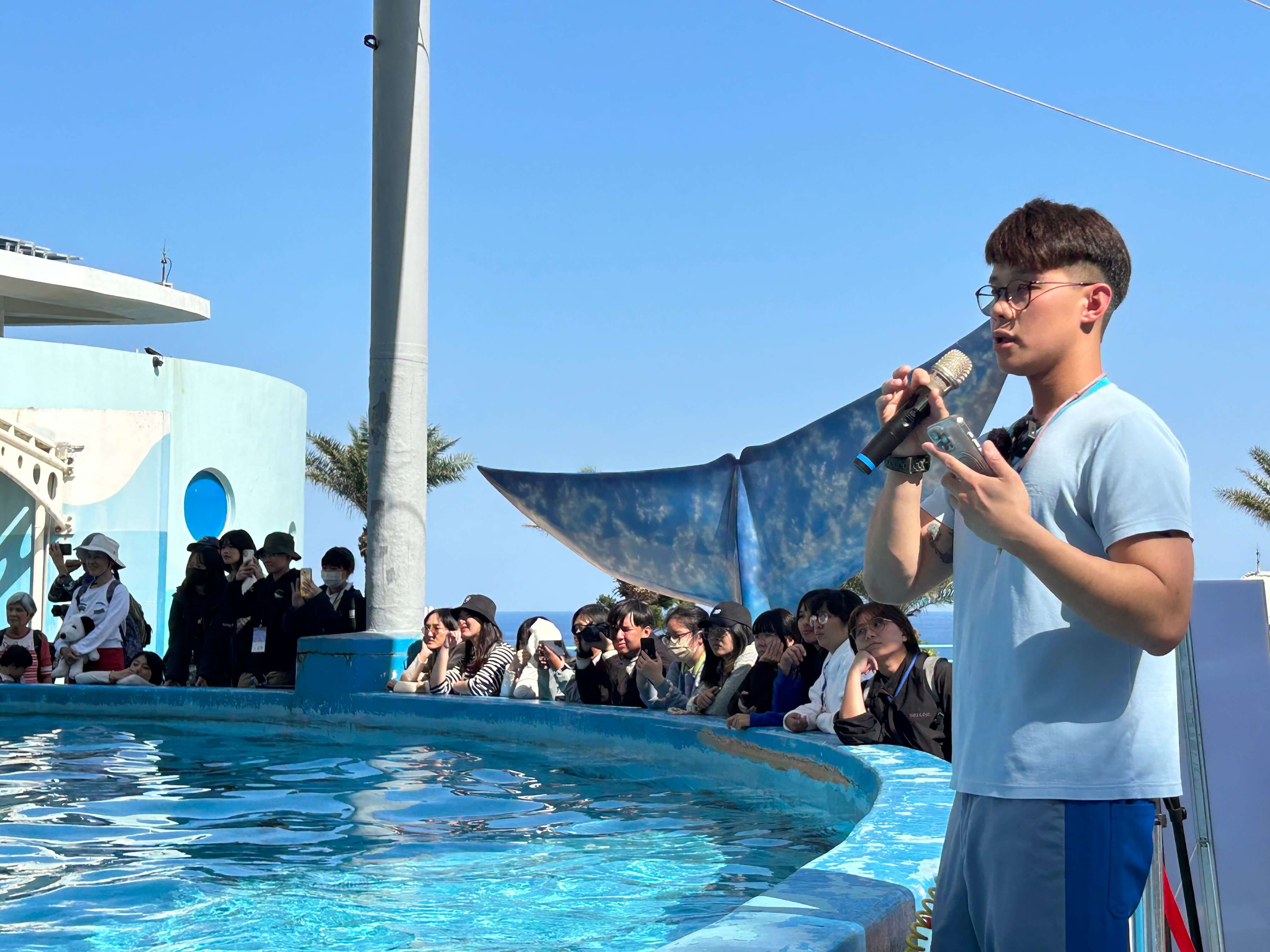 介紹如何透過行為觀察與生理監測來評估海豚健康，並探討如何滿足其生心理需求，包括環境豐富化設計、社會關係建立、學習與運動等，以確保海豚福祉及良好適應能力02.jpg (529 KB)