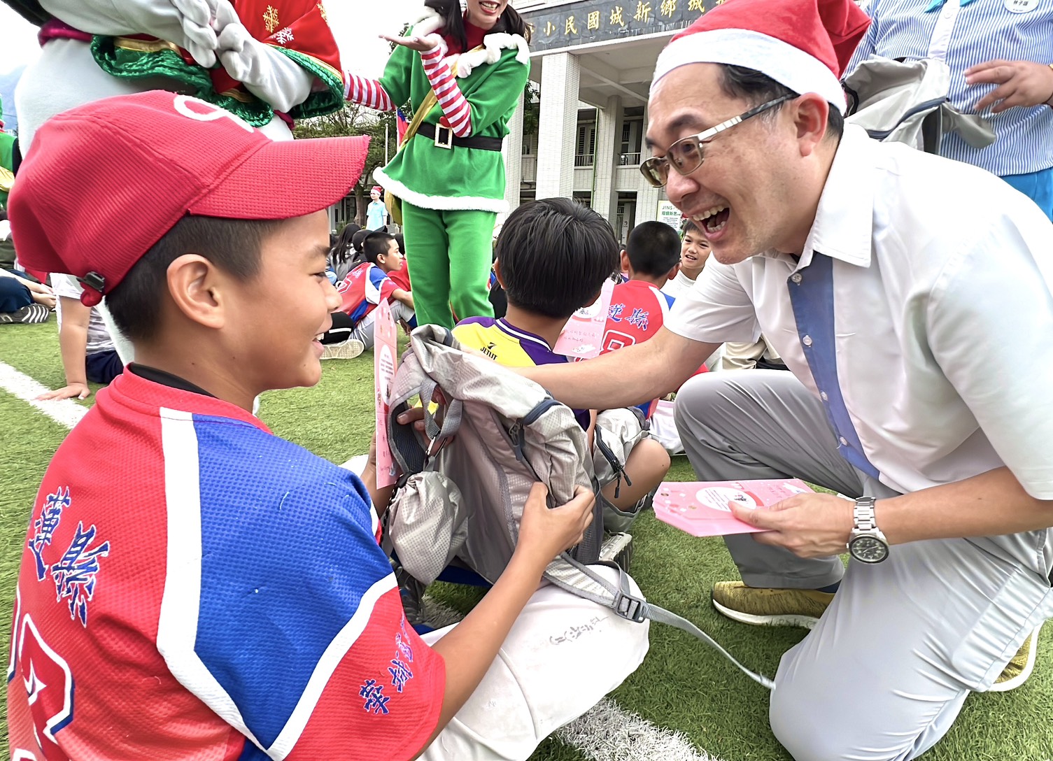 1211新城國小聖誕公益活動-01_0.jpg (499 KB)