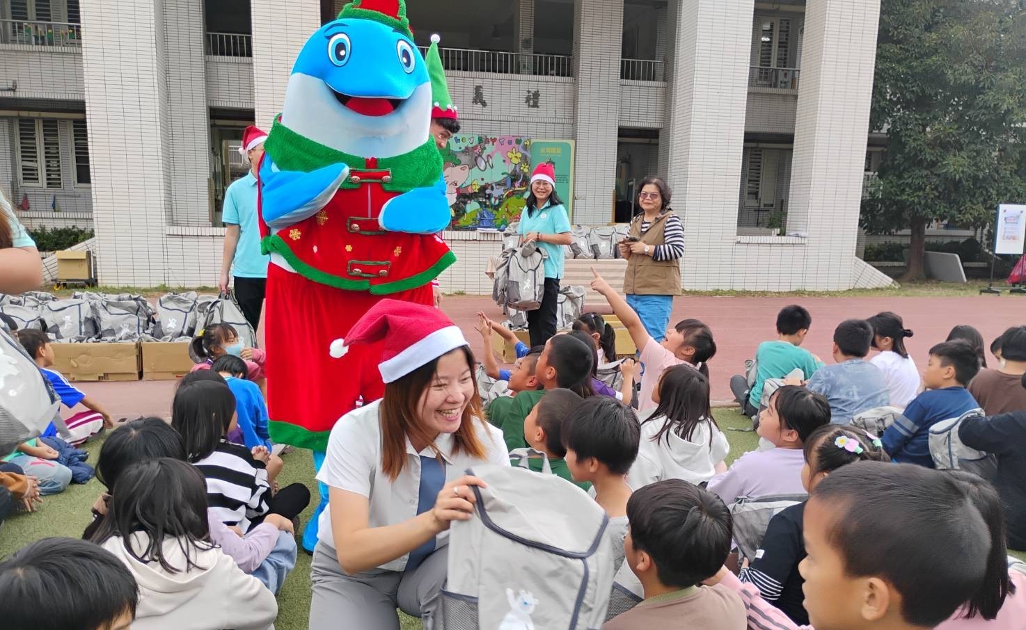 1211新城國小聖誕公益活動-03.jpg (237 KB)