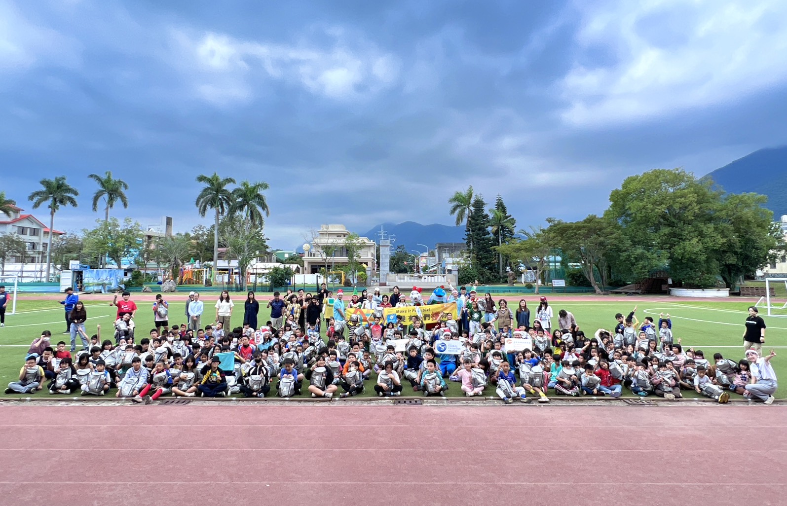 1211新城國小聖誕公益活動-04.jpg (434 KB)